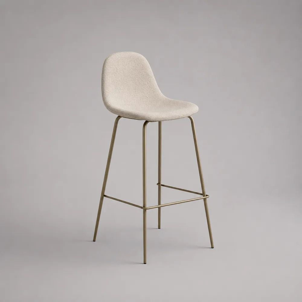 Sgabello da bar imbottito in tessuto bouclé con schienale e poggiapiedi in acciaio, beige/champagne, 49 x 52 x 98 cm