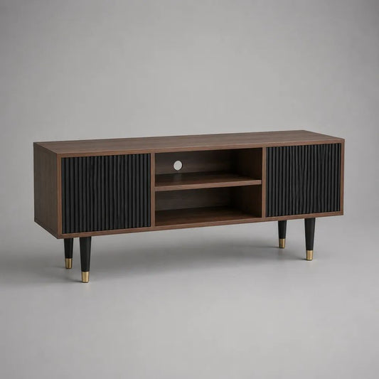 Mobile TV rettangolare in legno e metallo con 2 ante scanalate e 2 vani aperti, marrone noce, nero e oro, 140 x 40 x 60 cm